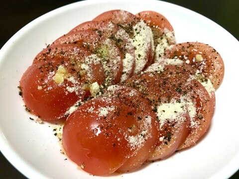 トマトと粉チーズのカプレーゼ風